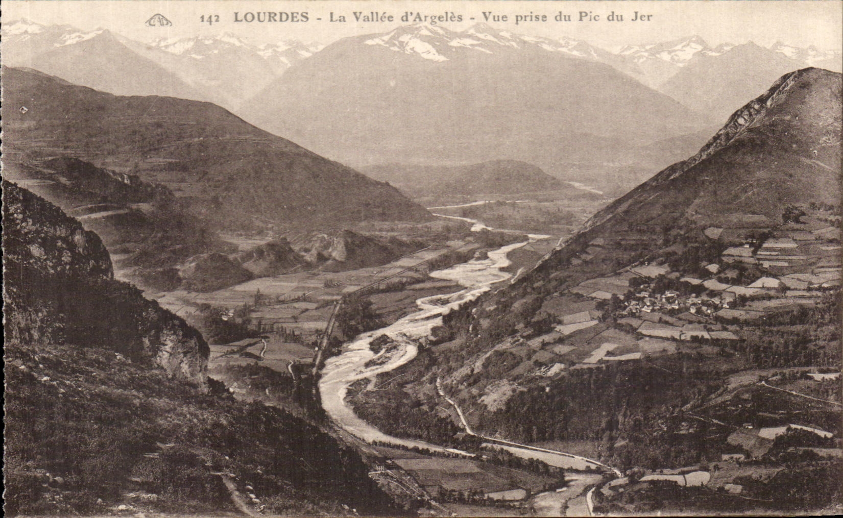 CPA Lourdes La Vallee d'Argeles Vue prise du Pic du Jer