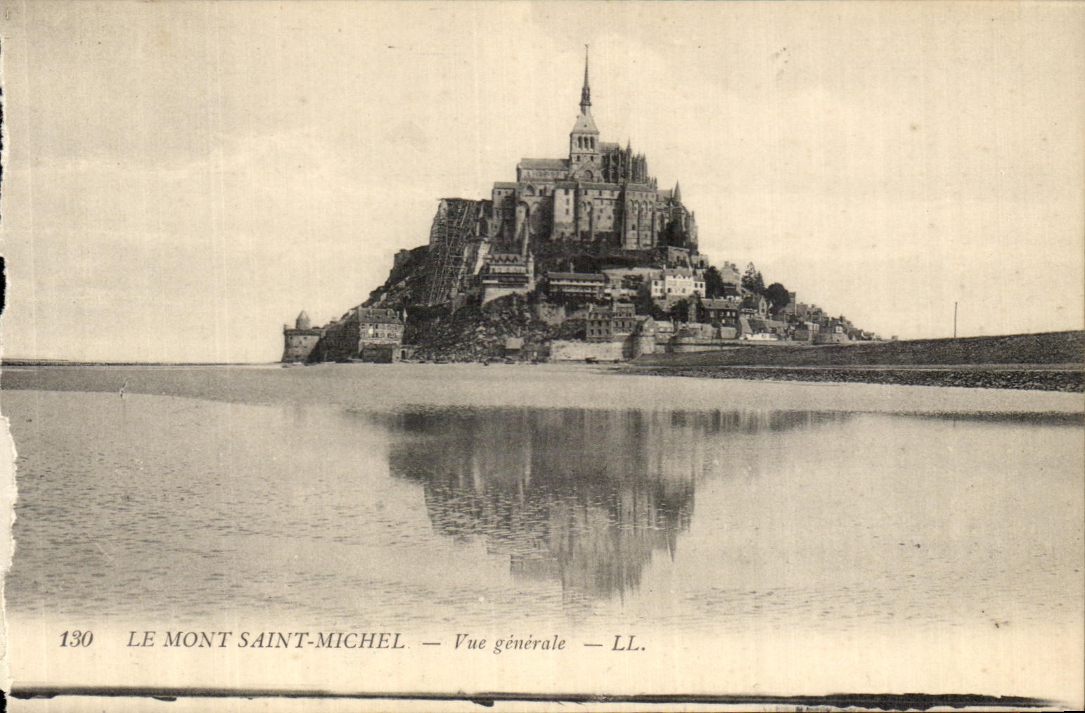 CPA Le Mont Saint Michel Vue Generale
