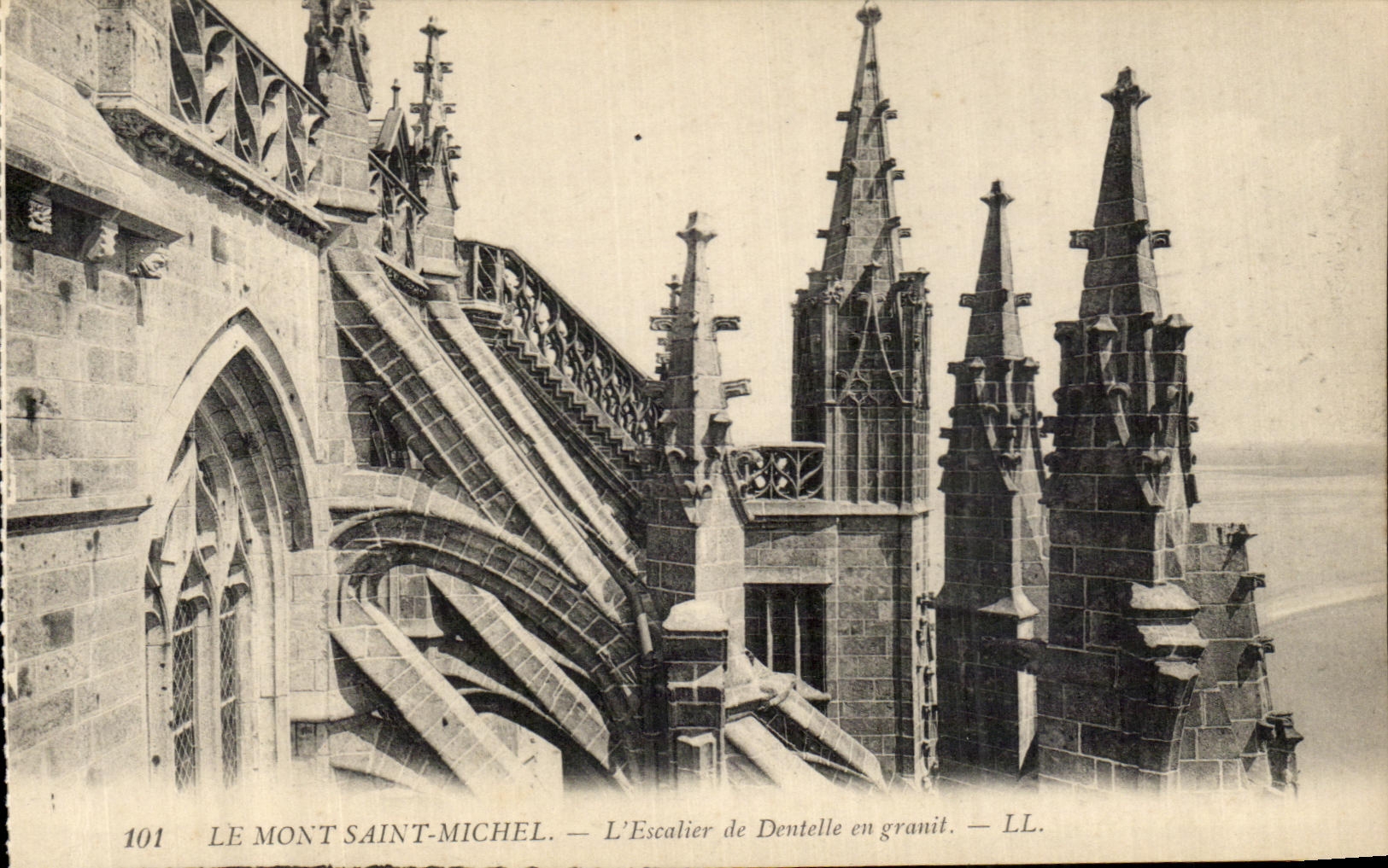 CPA Le Mont Saint Michel L'Escalier de Dentelle en granit