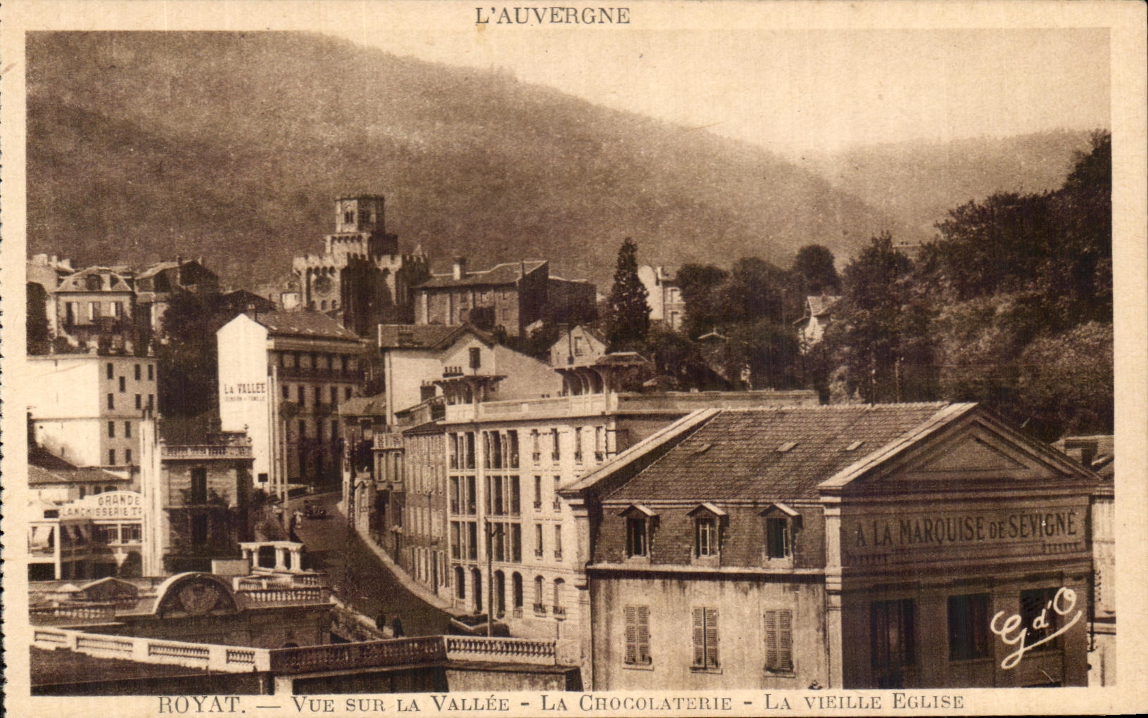 CPA L'auvergne Royat Vue Sur La Vallee La Chocolatrie La Vieille