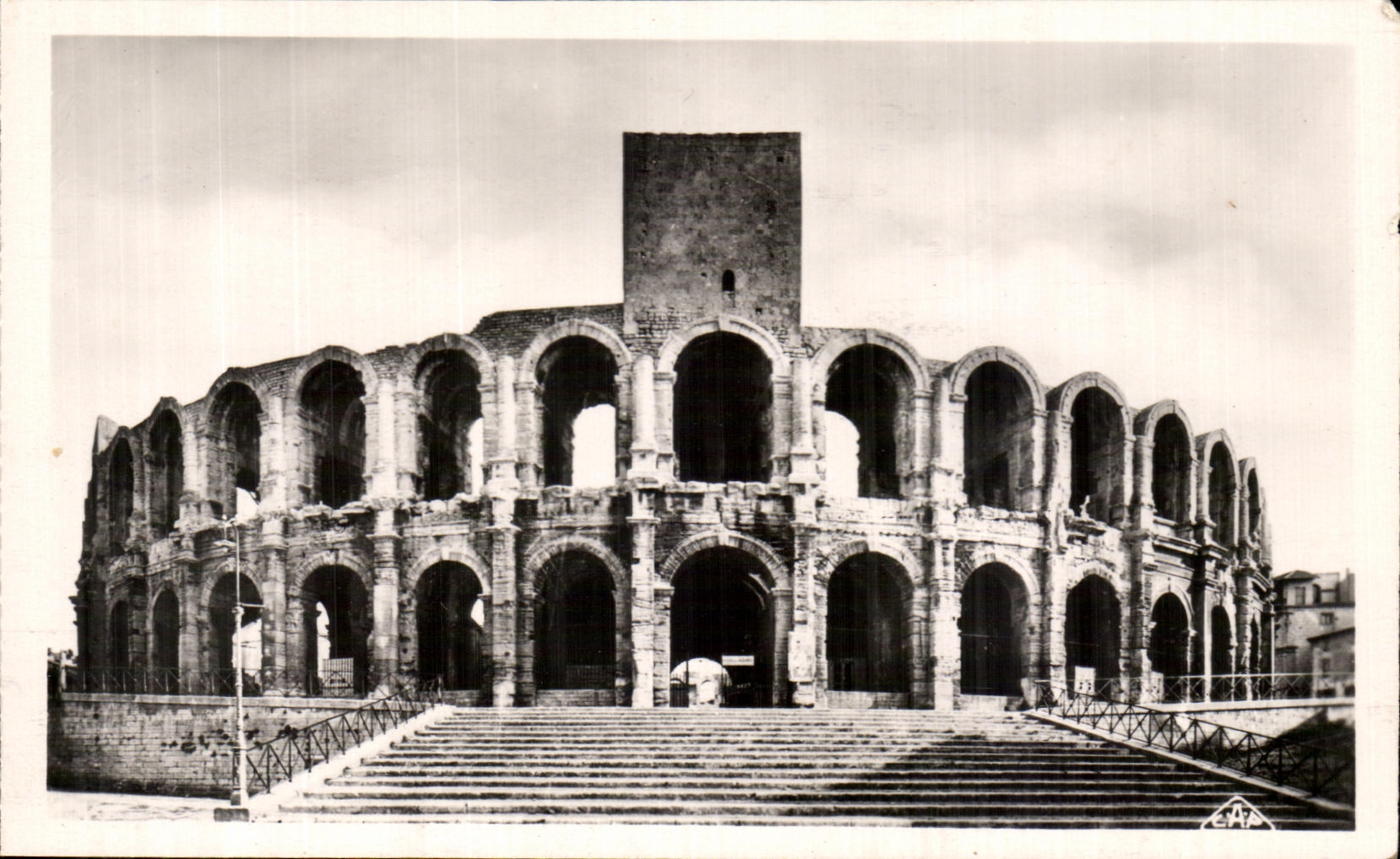 CPA Arles amphitheatre Romain Vue Exterieurec