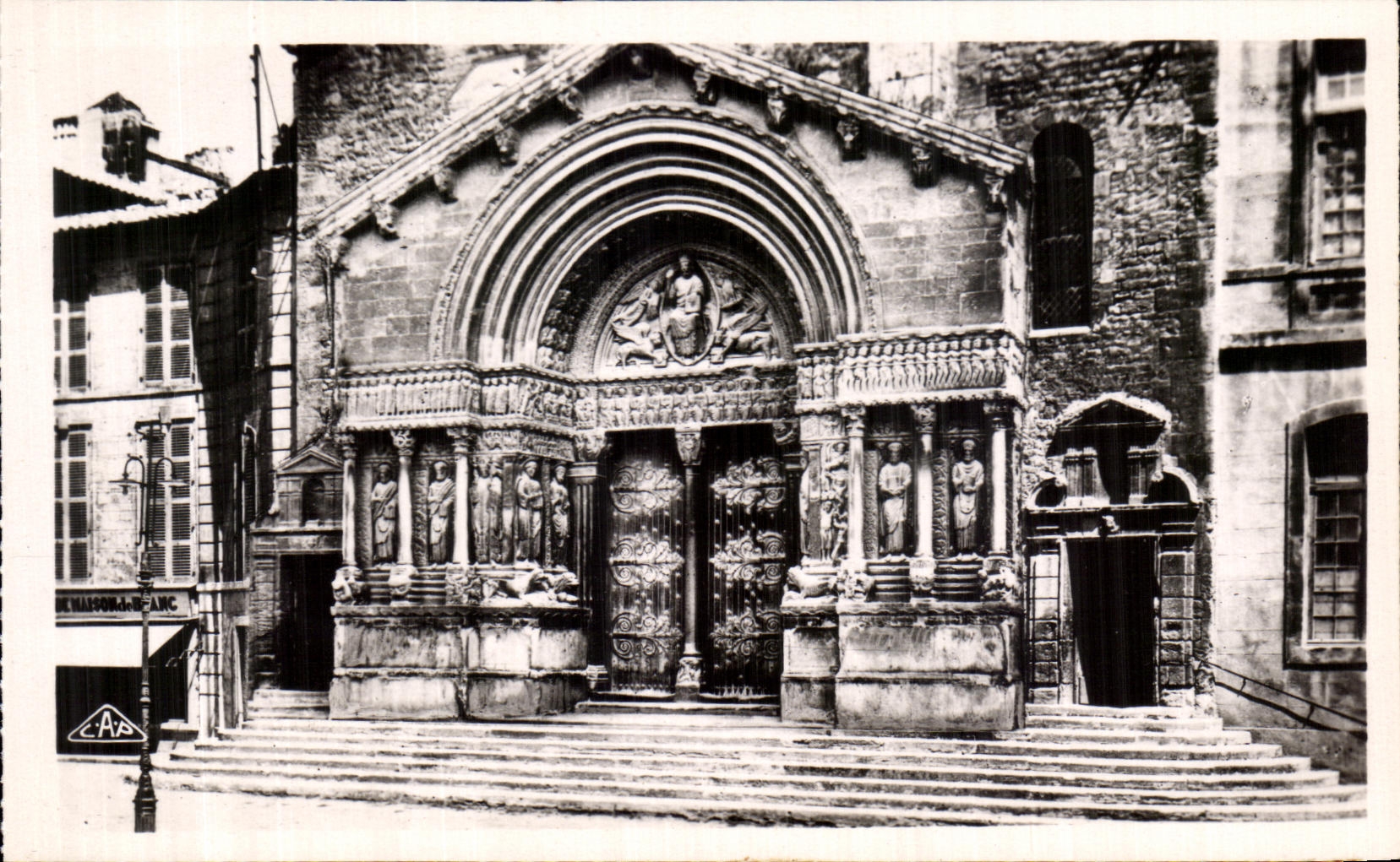 Arles - Cathédrale Saint-Trophime - Le Portail — éditeur C.A.P. Paris, n°9