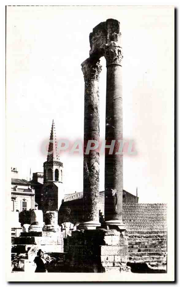 Arles — Un coin du Théâtre Antique — Colonnes Corinthiennes — REAL-PHOTO C.A.P. PARIS