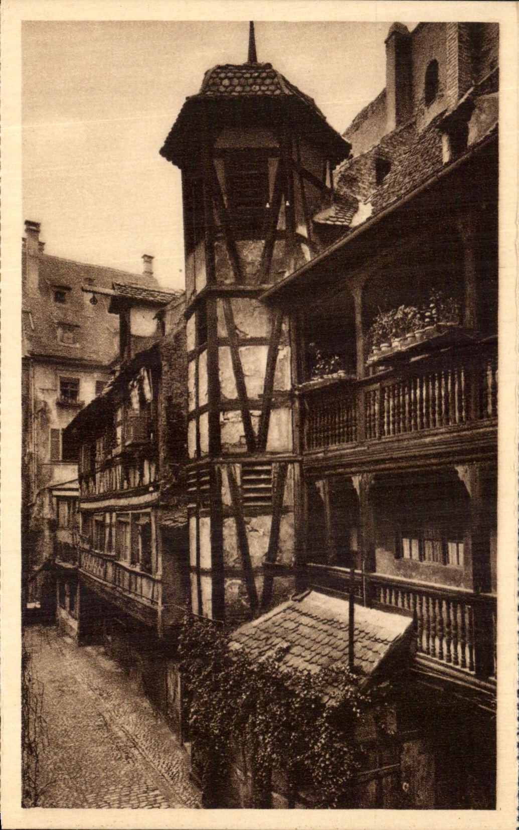 CPA Strasbourg Cour Du Corbeau