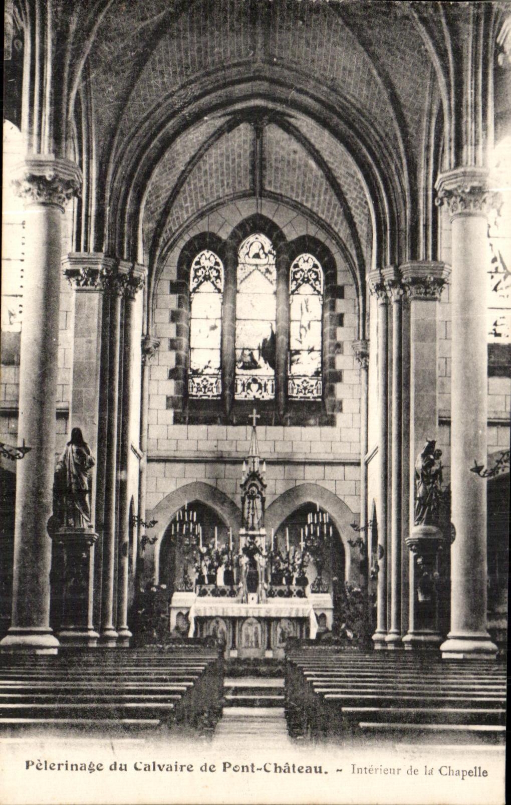 CPA Pelerinage Du Calvaire De Pont Chateau Interieur De La Chapelle