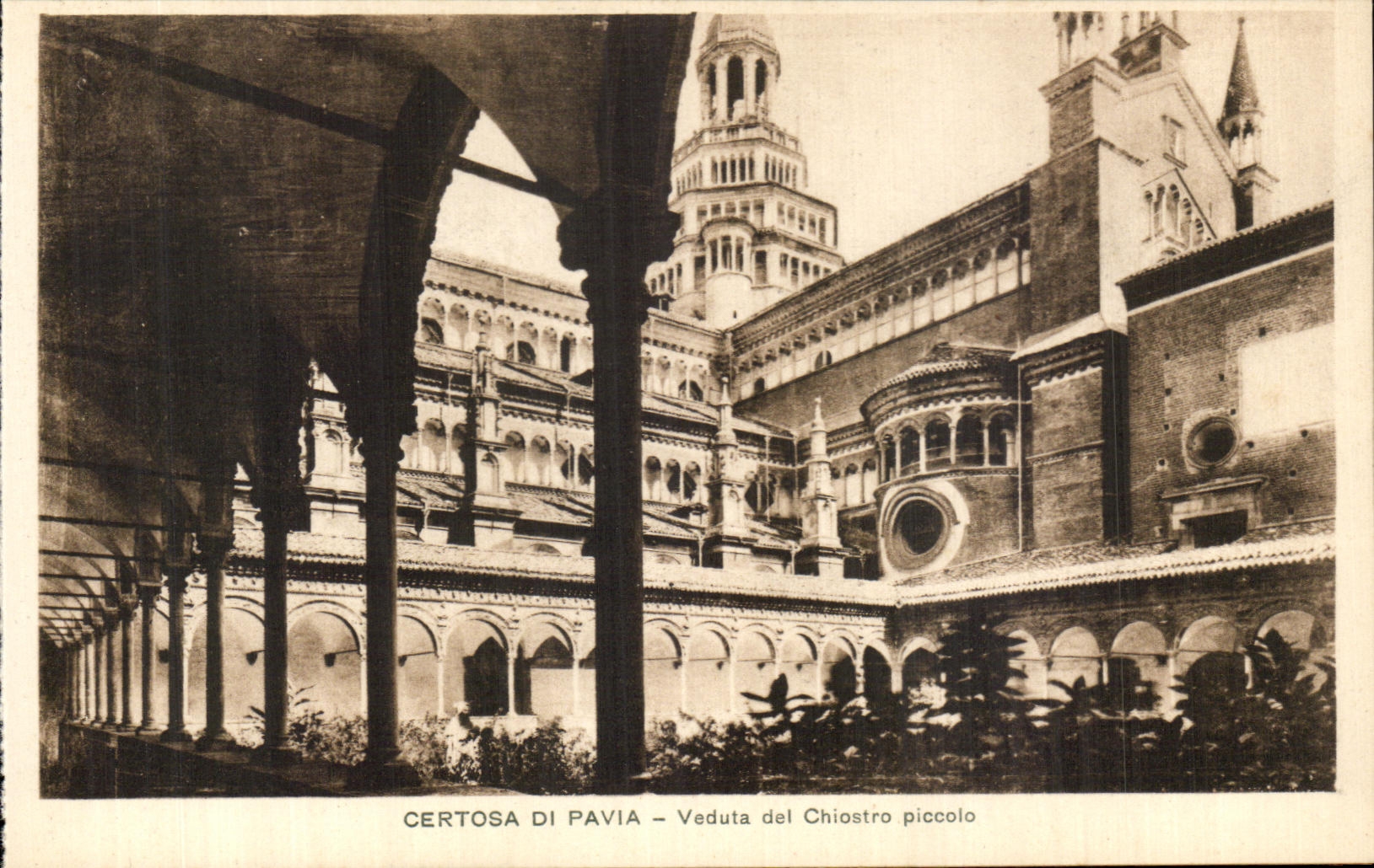 CPA Certosa Di Pavia Veduta del Chiostro Piccolo