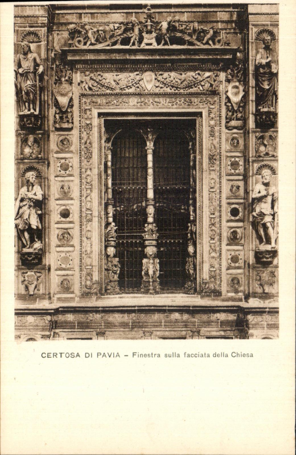 CPA Certosa Di Pavia Finestra sulla facciata della chiesa