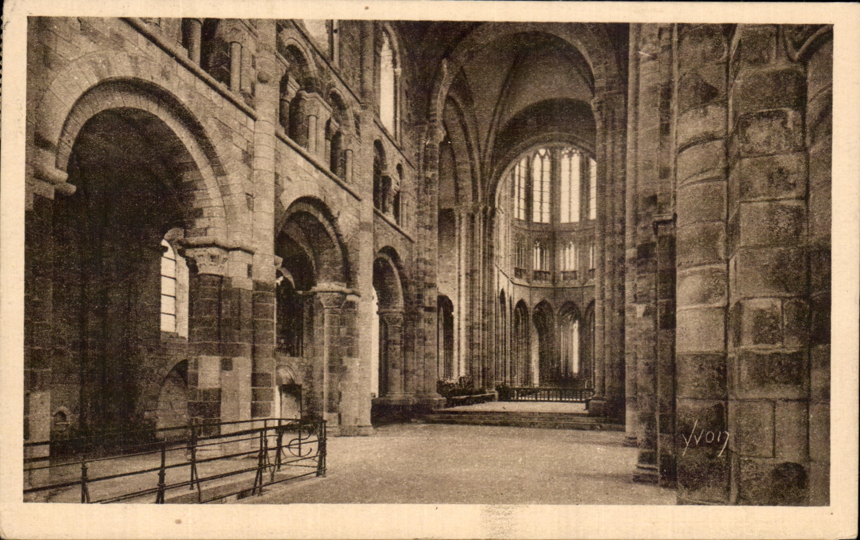 Mont-Saint-Michel — Innenansicht der romanischen Kirche (11. Jahrhundert) — Édition d'Art Yvon, n°18
