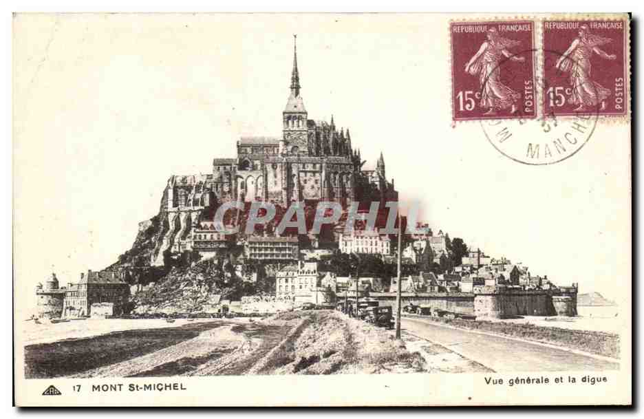 CPA Mont Saint Michel Vue generale et la digue