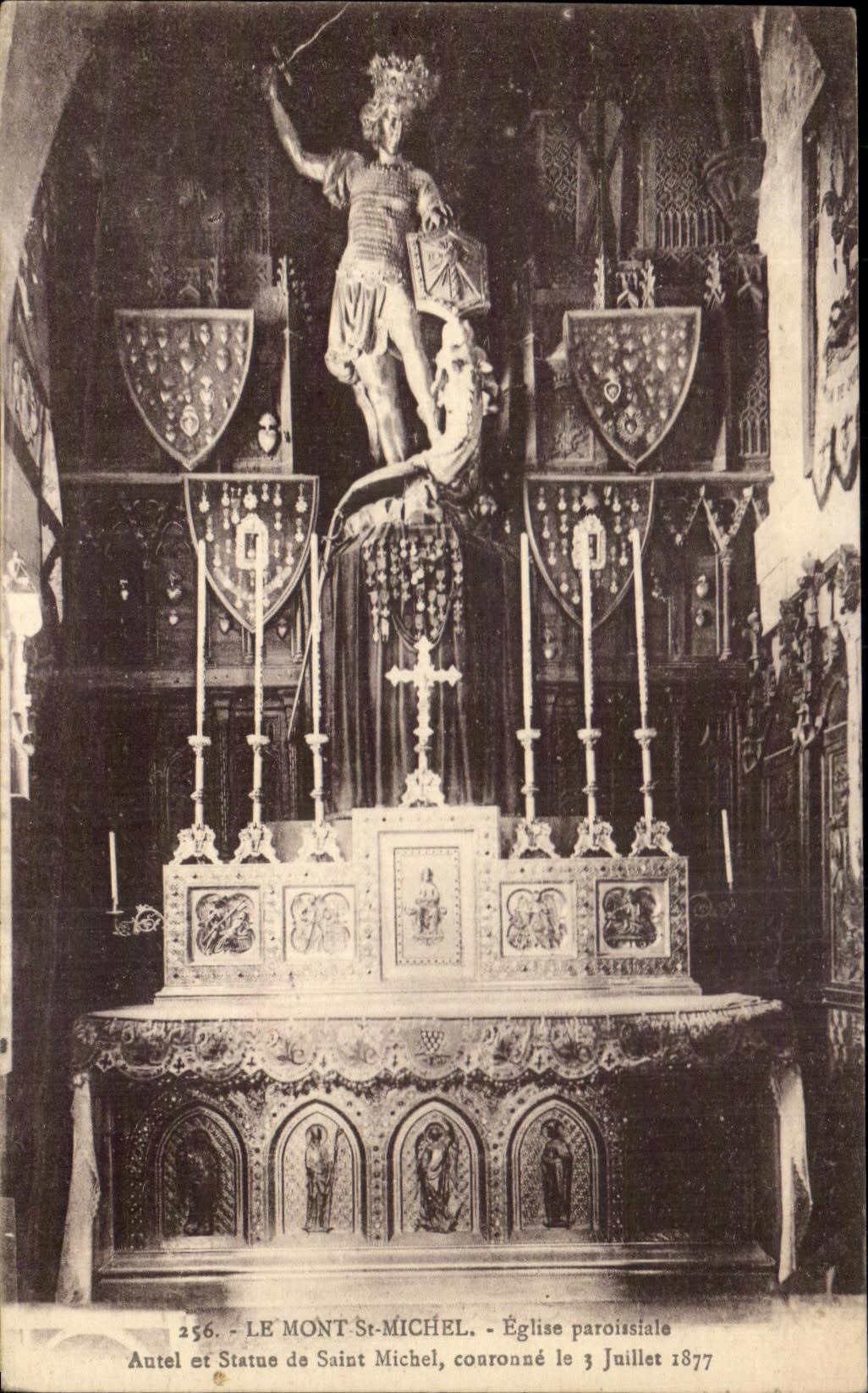 CPA Le Mont Saint Michel Eglise paroissiale Autel et Statue de Saint Michel Couronne le 3 Juillet 1877