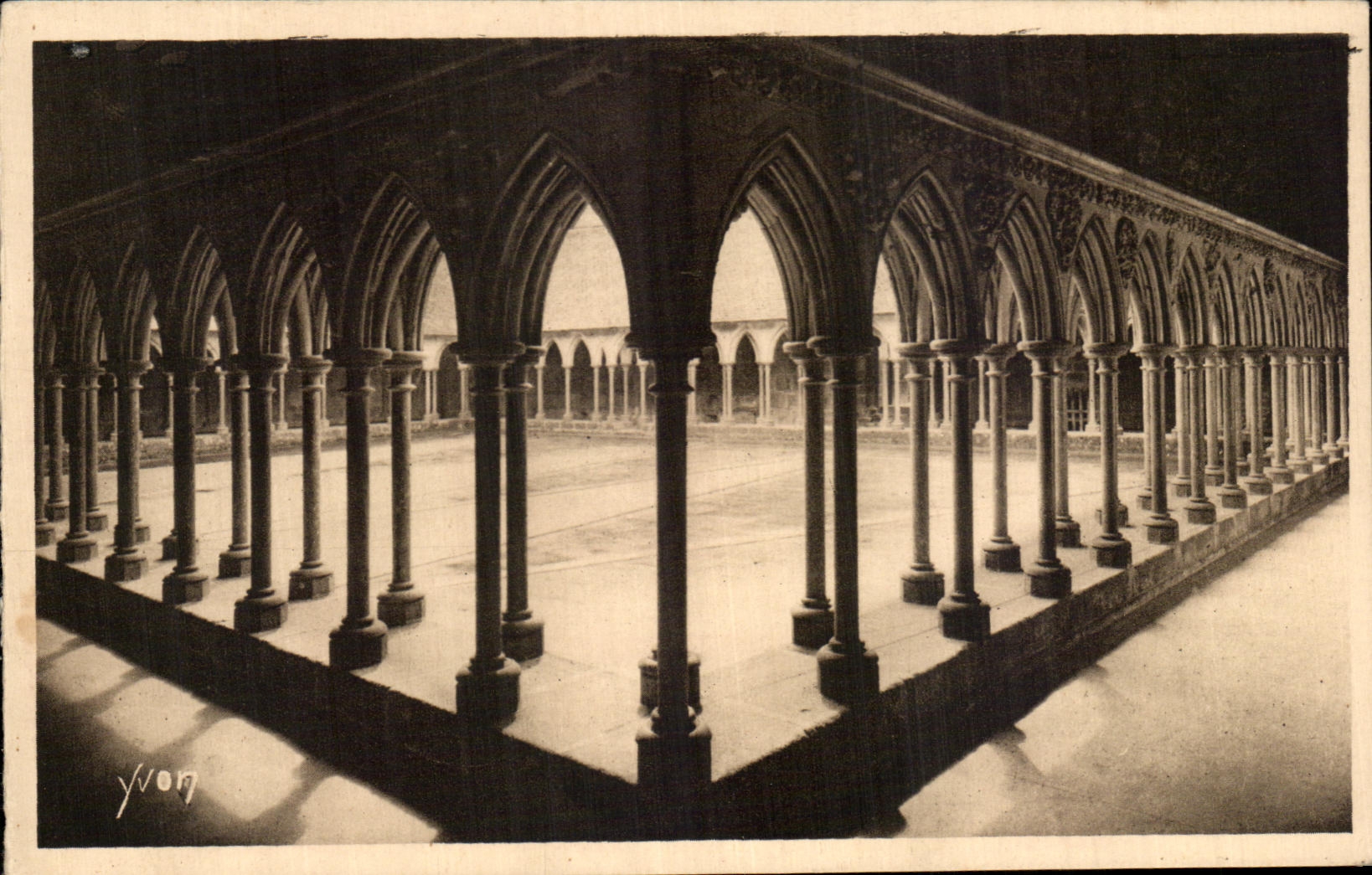 CPA La Douce France Le Mont St Michel Abbaye Galeries Du Cloitre