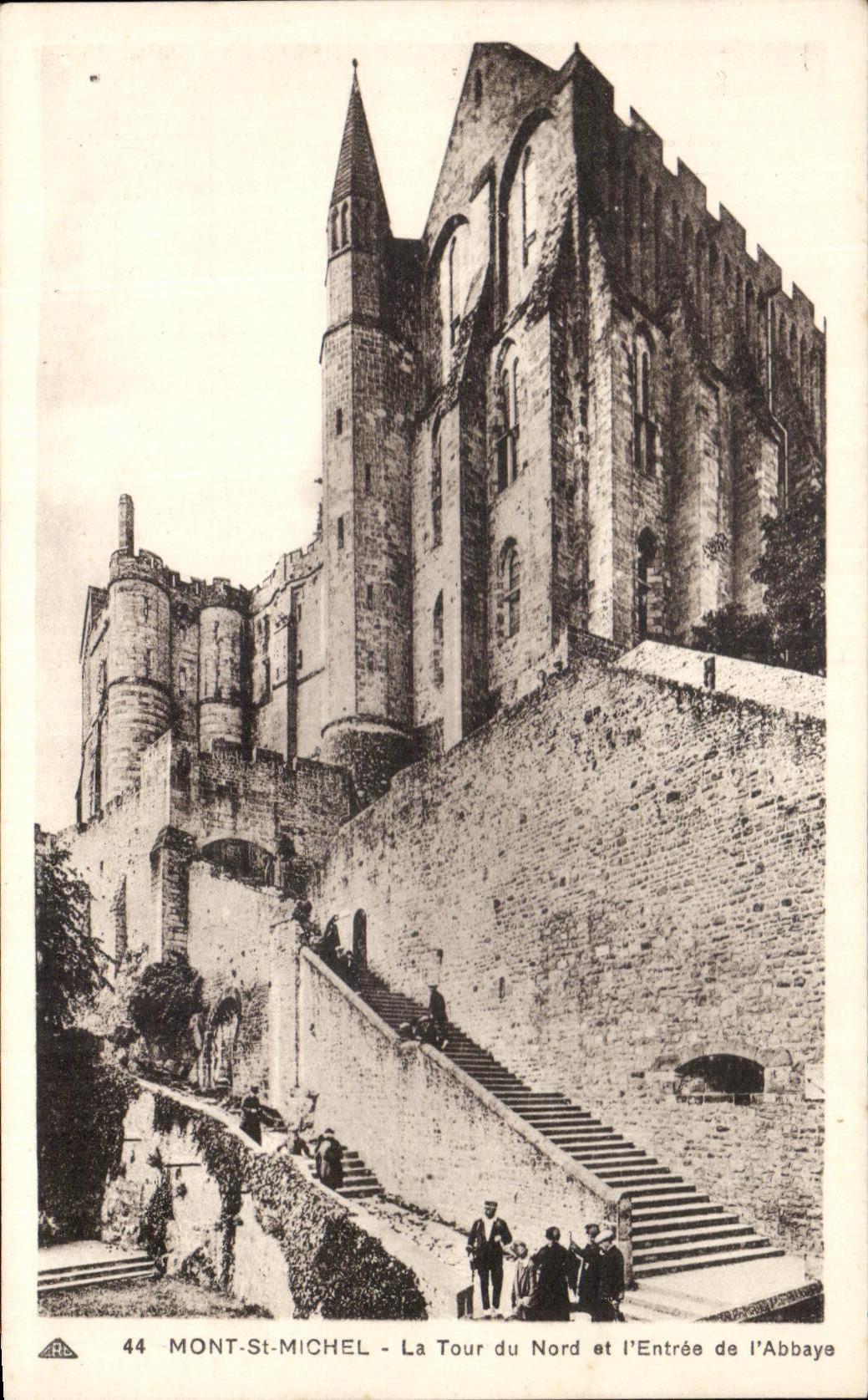 Mont-Saint-Michel - La Tour du Nord et l'Entrée de l'Abbaye — CPA PHIL, série 44