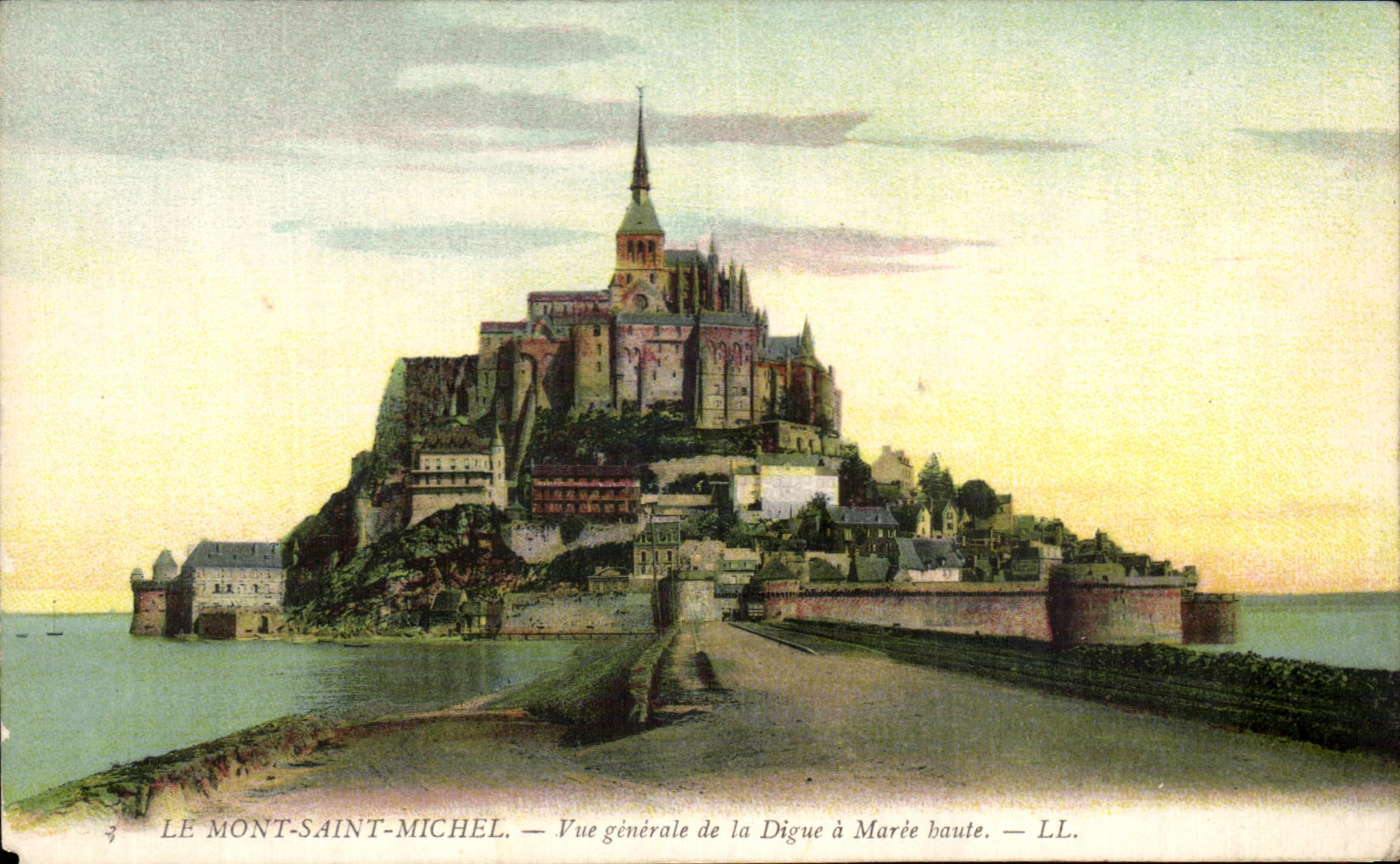 CPA Le Mont St Michel Vue Generale De La Digue A Maree haute