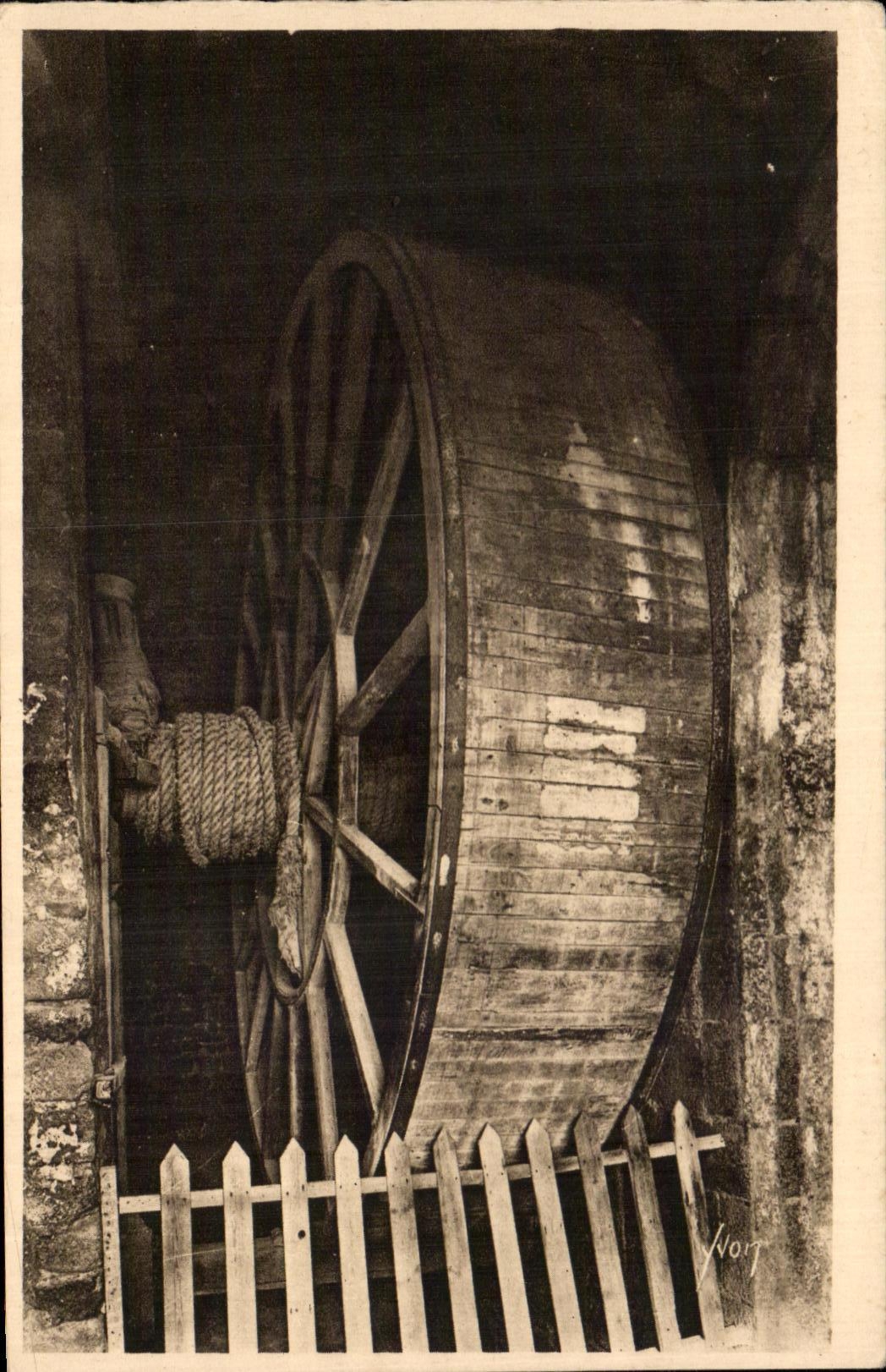 CPA La Douce France Le Mont St Michel abbaye La Roue Monte Charge