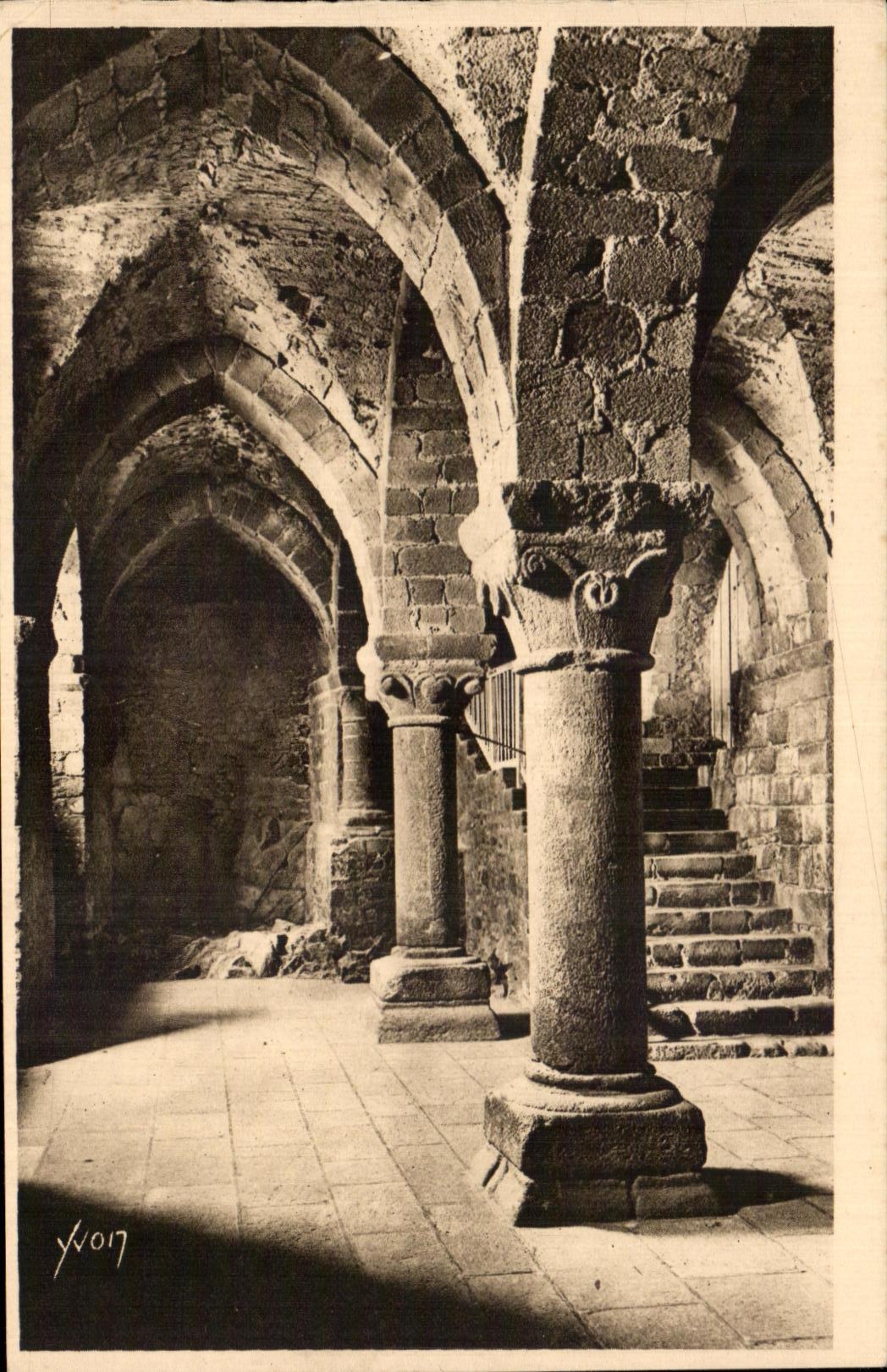 CPA La Douce France Le Mont St Michel Abbaye Crypte De l'Aquilon