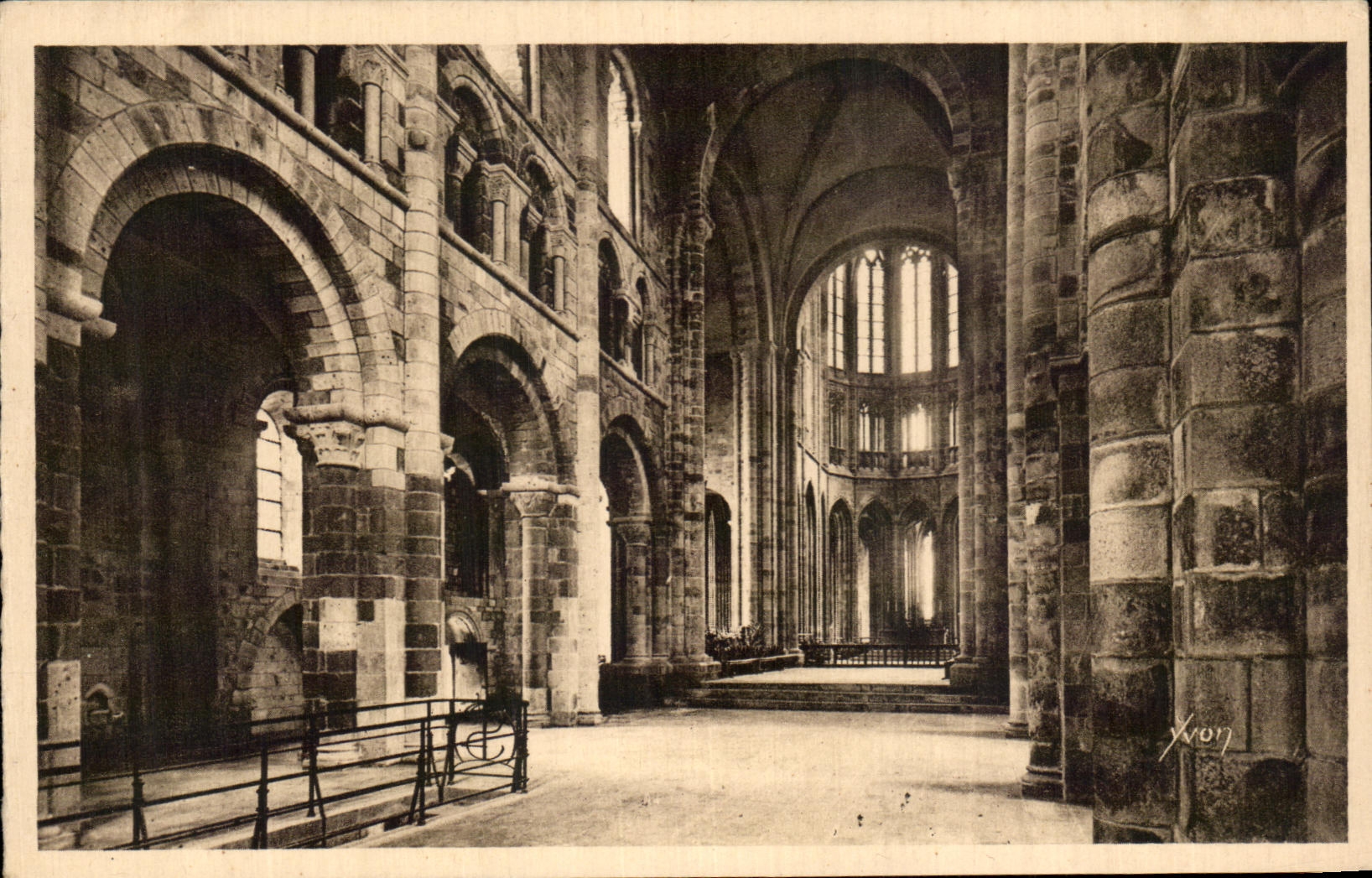 CPA La Douce France Le Mont St Michel Abbaye Interieur De l'Eglise Romane