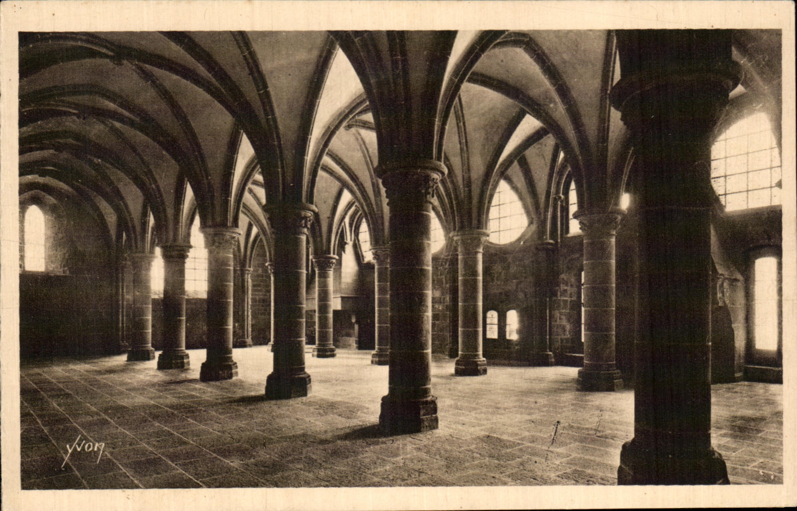 Le Mont-Saint-Michel — Abbaye - Salle des Chevaliers (XIIIe siècle) — Les Éditions d'Art YVON, Paris
