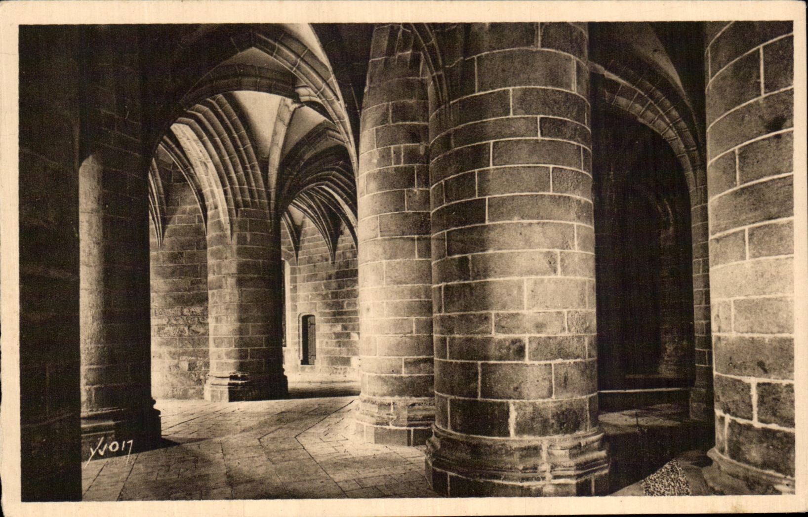 Le Mont-Saint-Michel — Abbaye - La Crypte des Gros Piliers (XVe siècle) — Les Éditions d'Art Yvonne, Paris