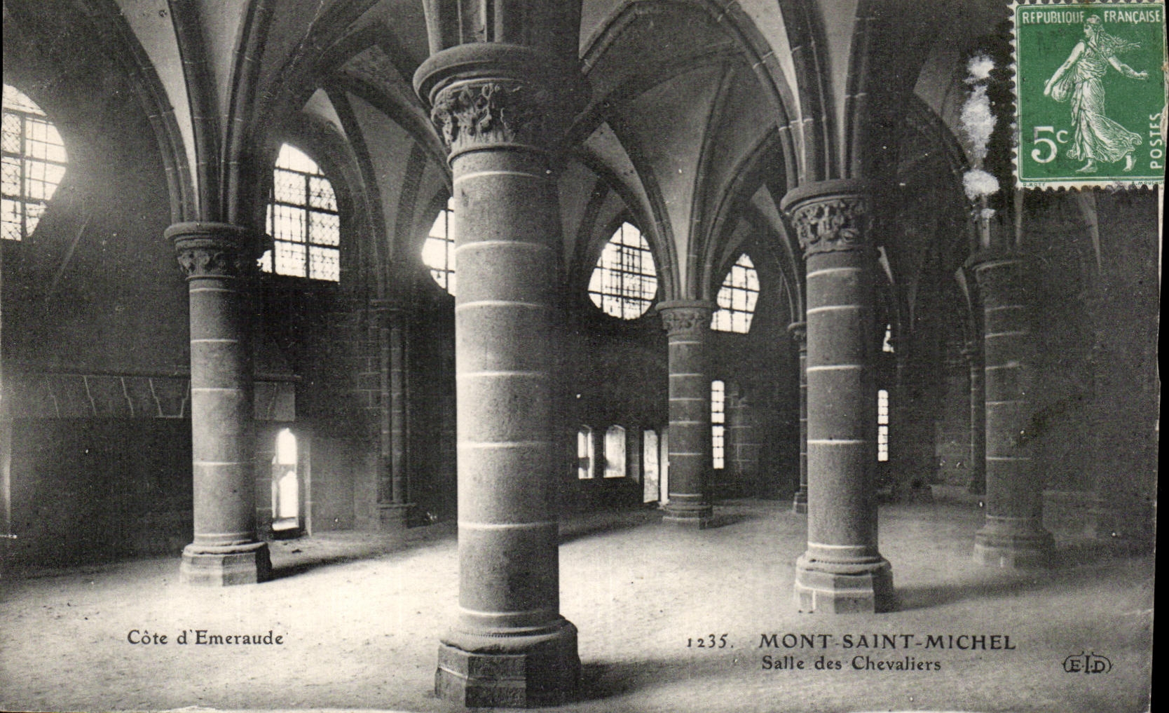 CPA Le Mont Saint Michel Salle des chevaliers