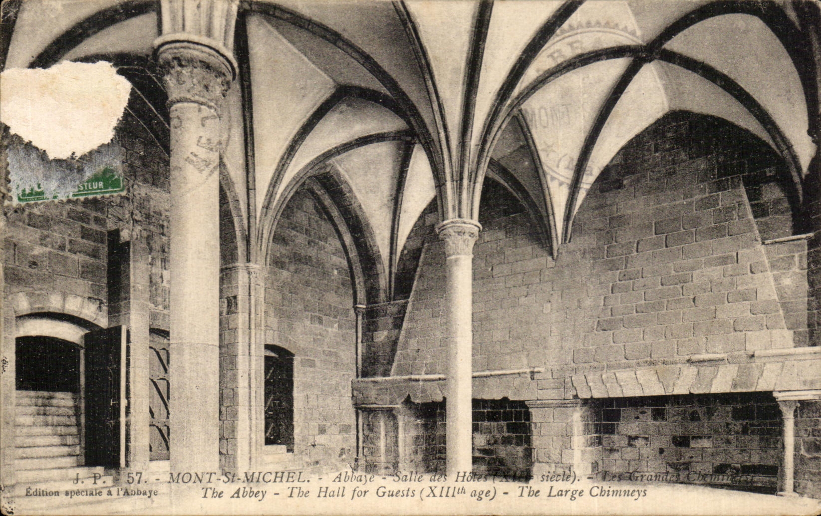 CPA Le Mont St Michel Abbaye Salle des hotes Les grandes cheminees