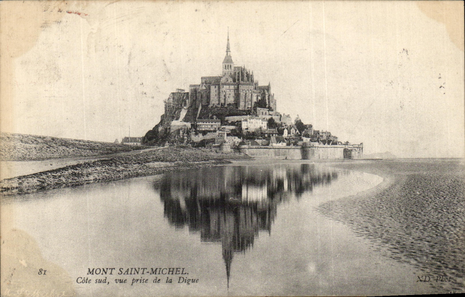 CPA Mont Saint Michel Cote du nord vue prise de la Digue