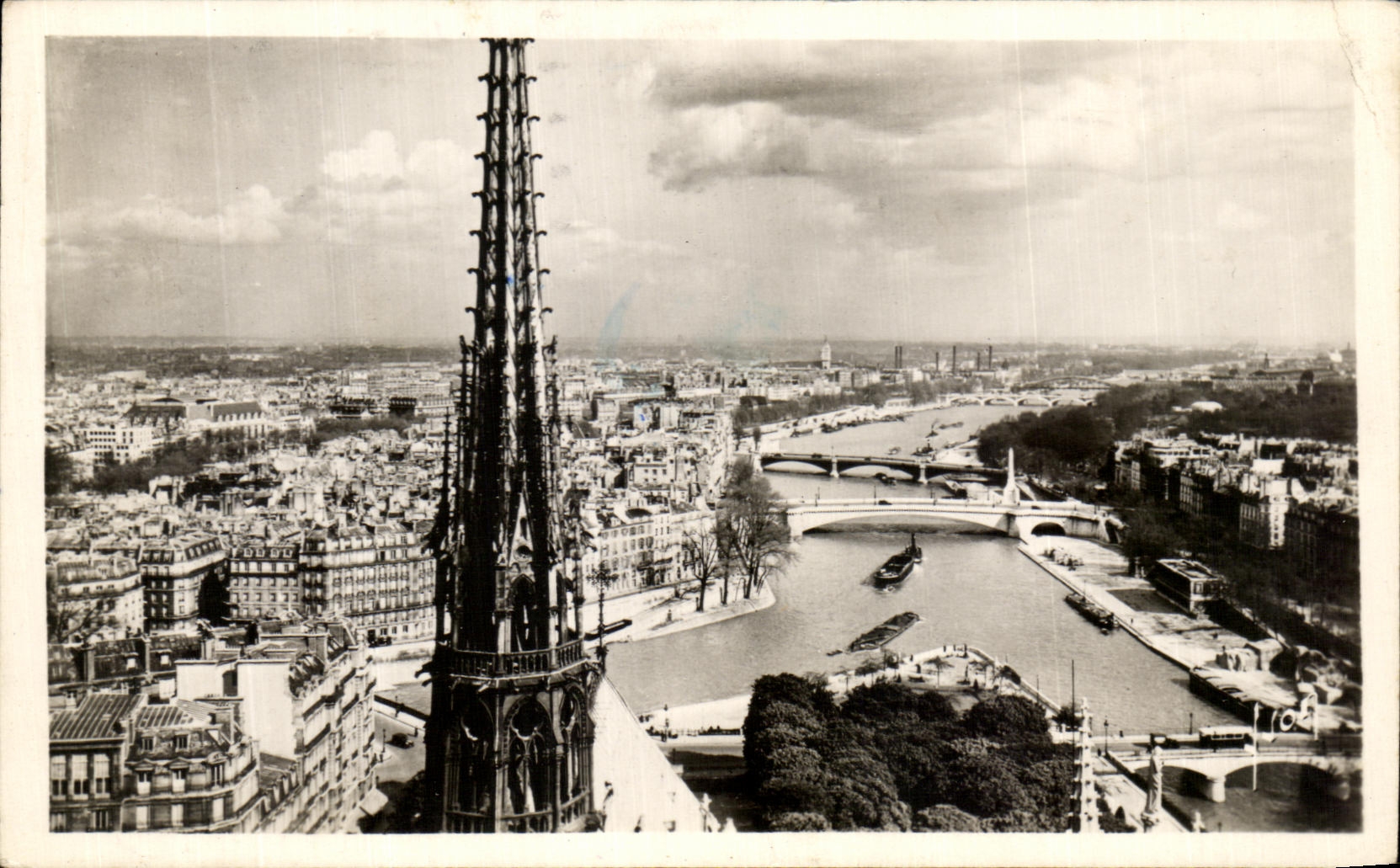 CPA Paris En Flanant Vue Panoramique prise de Notre Dame