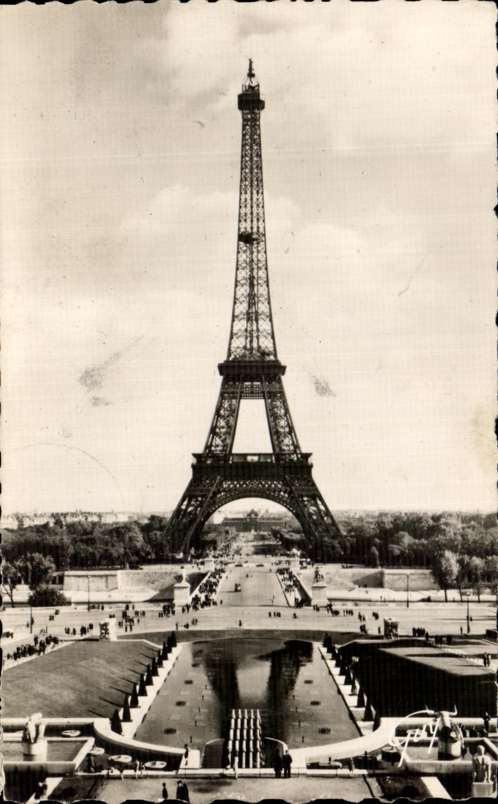 La tour Eiffel — vue du palais de Chaillot — André Leconte, Paris
