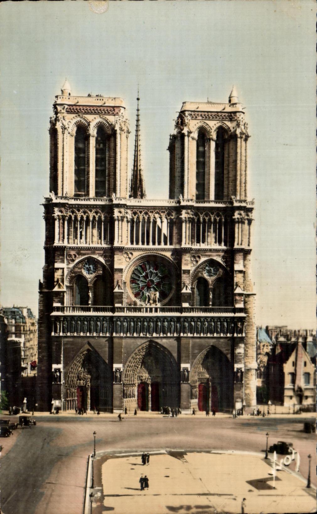 CPA Paris Et Flanant Notre Dame
