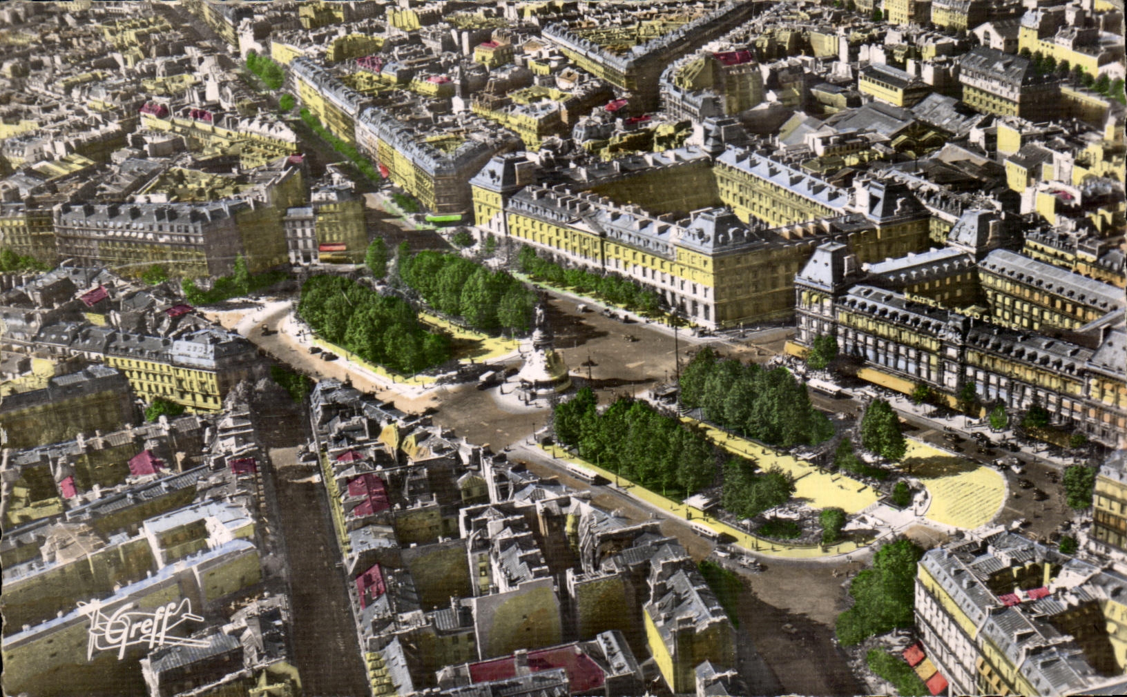 CPA Paris Vue Generale La Place De La Republique