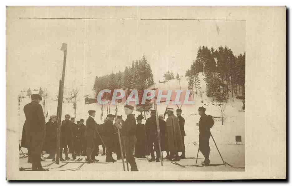 Groupe de skieurs en montagne — scène hivernale — éditeur non identifié