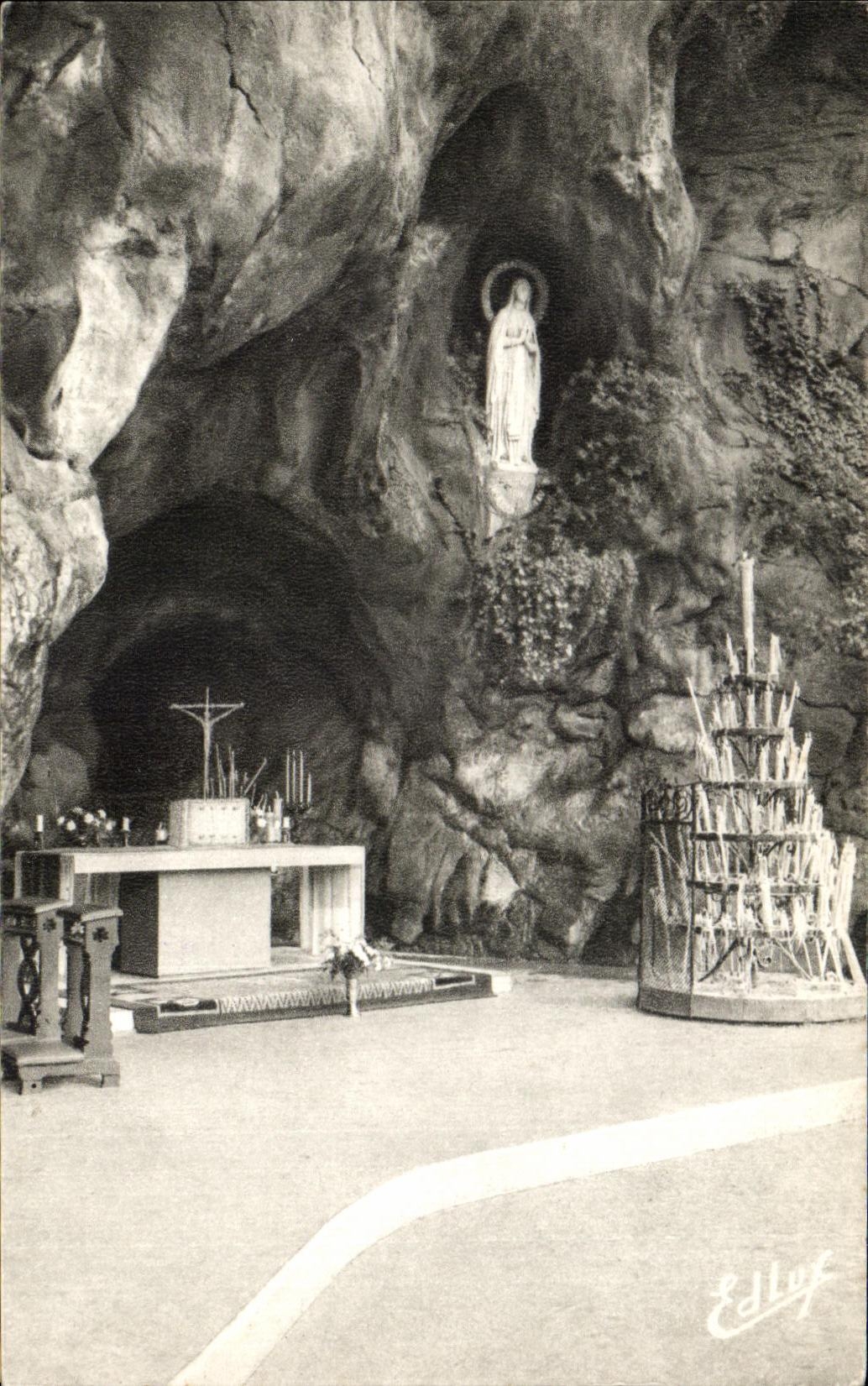 CPA Lourdes la Grotte Miraculeuse 