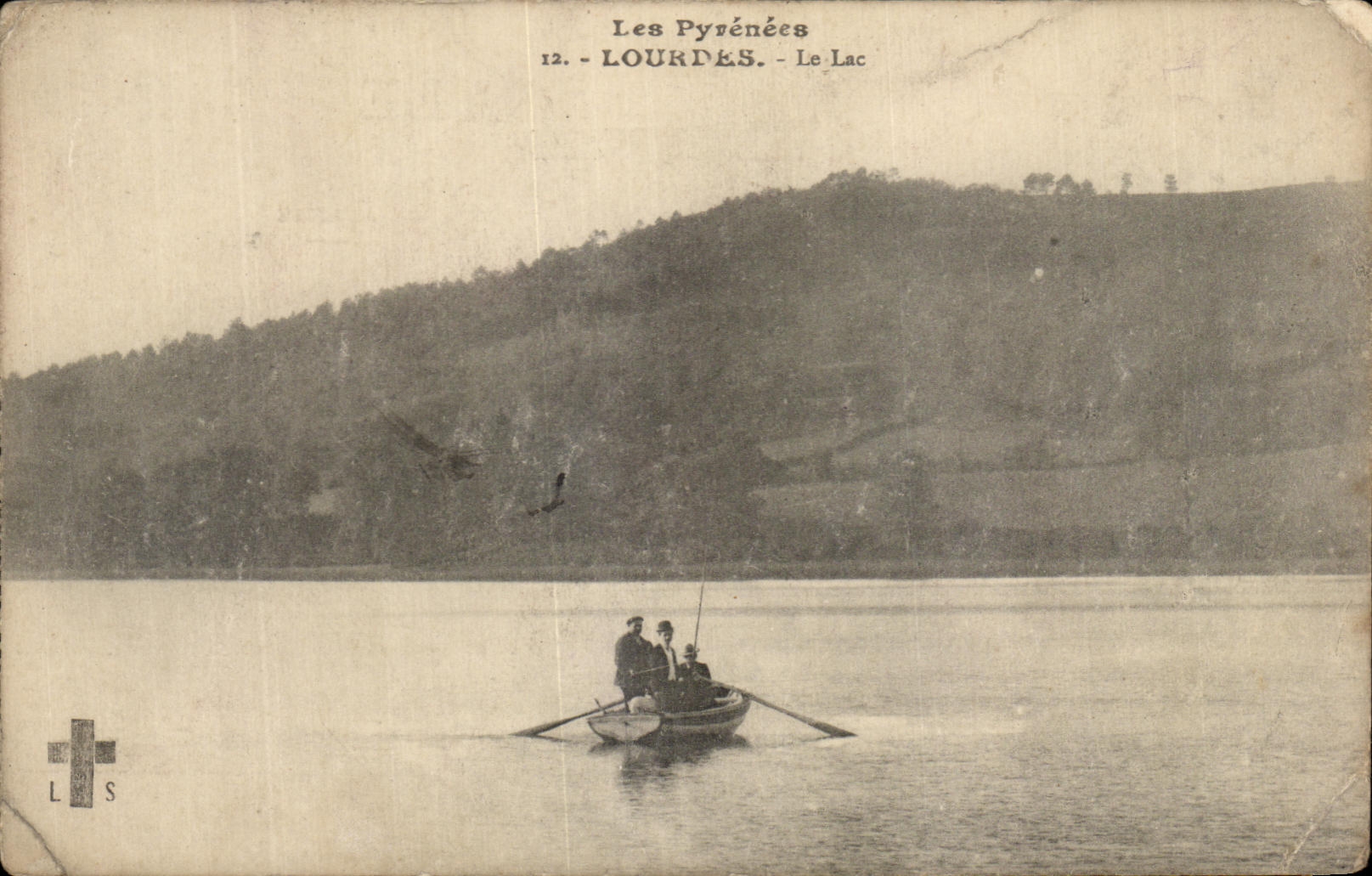 CPA Les Pyrenees Lourdes Le Lac
