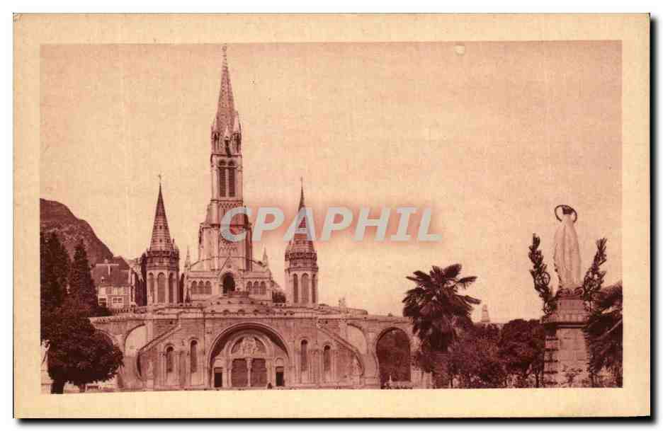 CPA Lourdes Basillque et le Vierge Couronnee