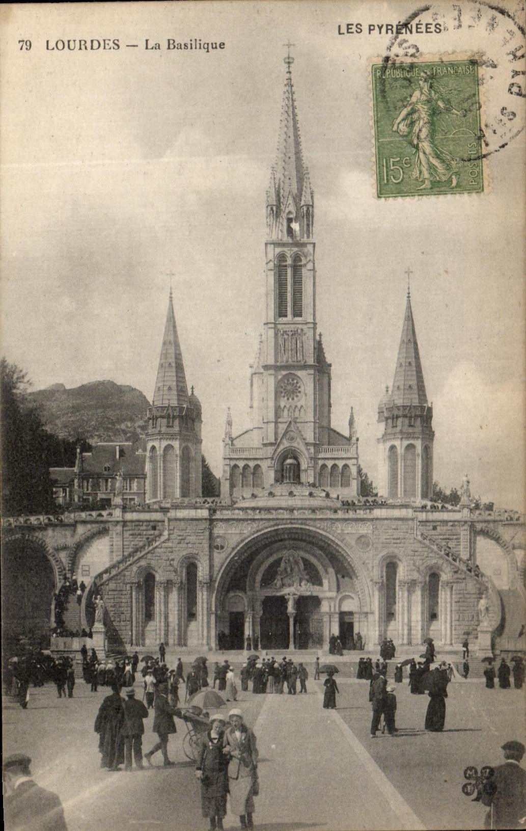 CPA Lourdes la Basilique Les Pyrenees