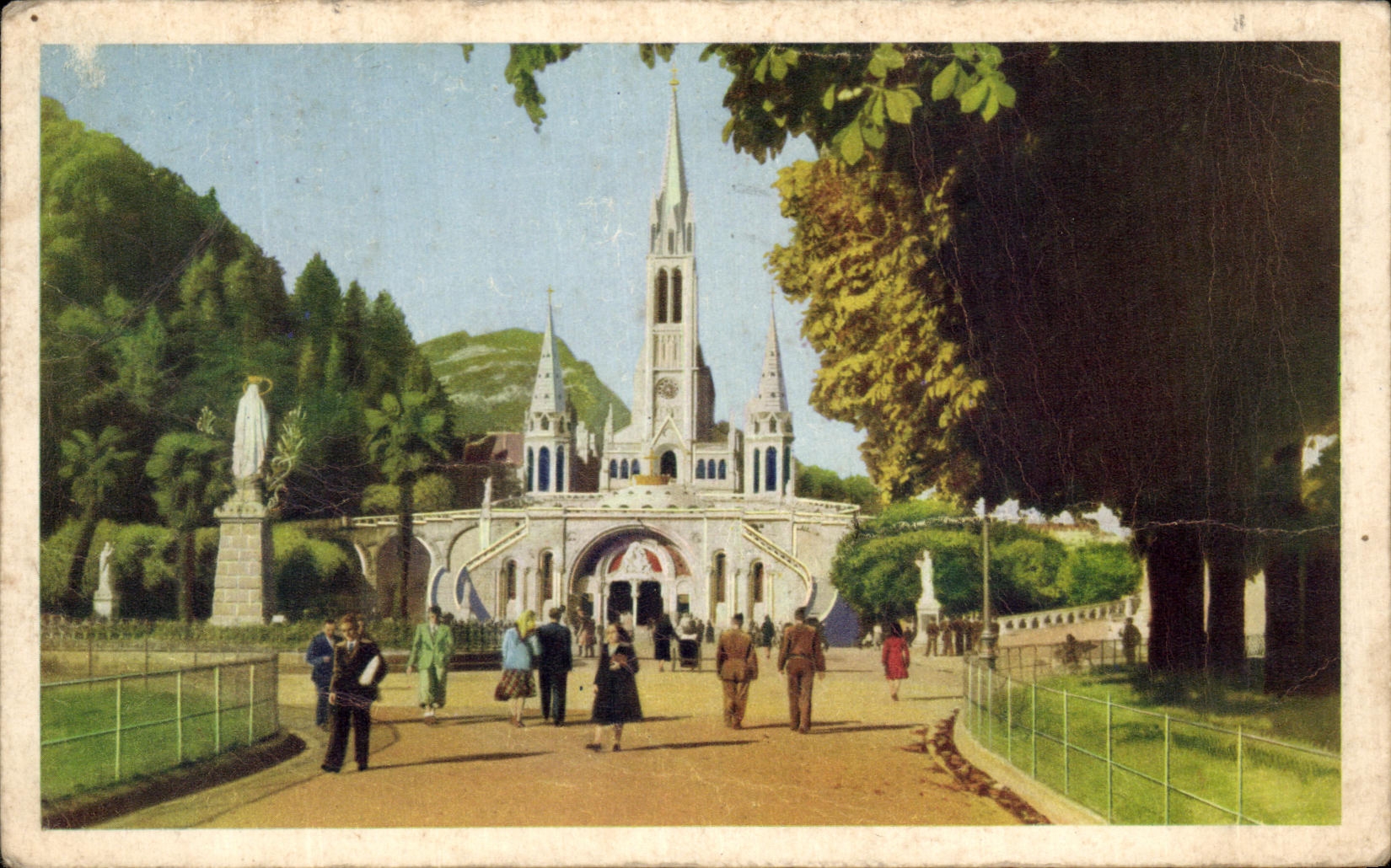 La Basilique et le Parvis — Lourdes — Édition Palais du Prieuré, n°38
