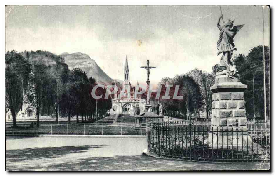 CPA Lourdes Saint Michel la Croix des Bretons et la Basilique