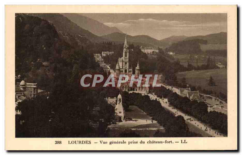 CPA Lourdes Vue generale prise du Chateau fort