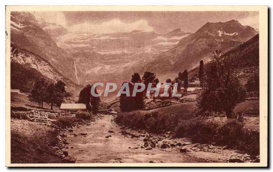 CPA Visrfez A Lourdes Gavarnie Le cirque Et Le Gave