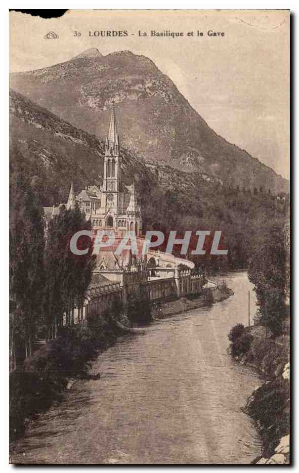 CPA Lourdes la Basilique et le Gave