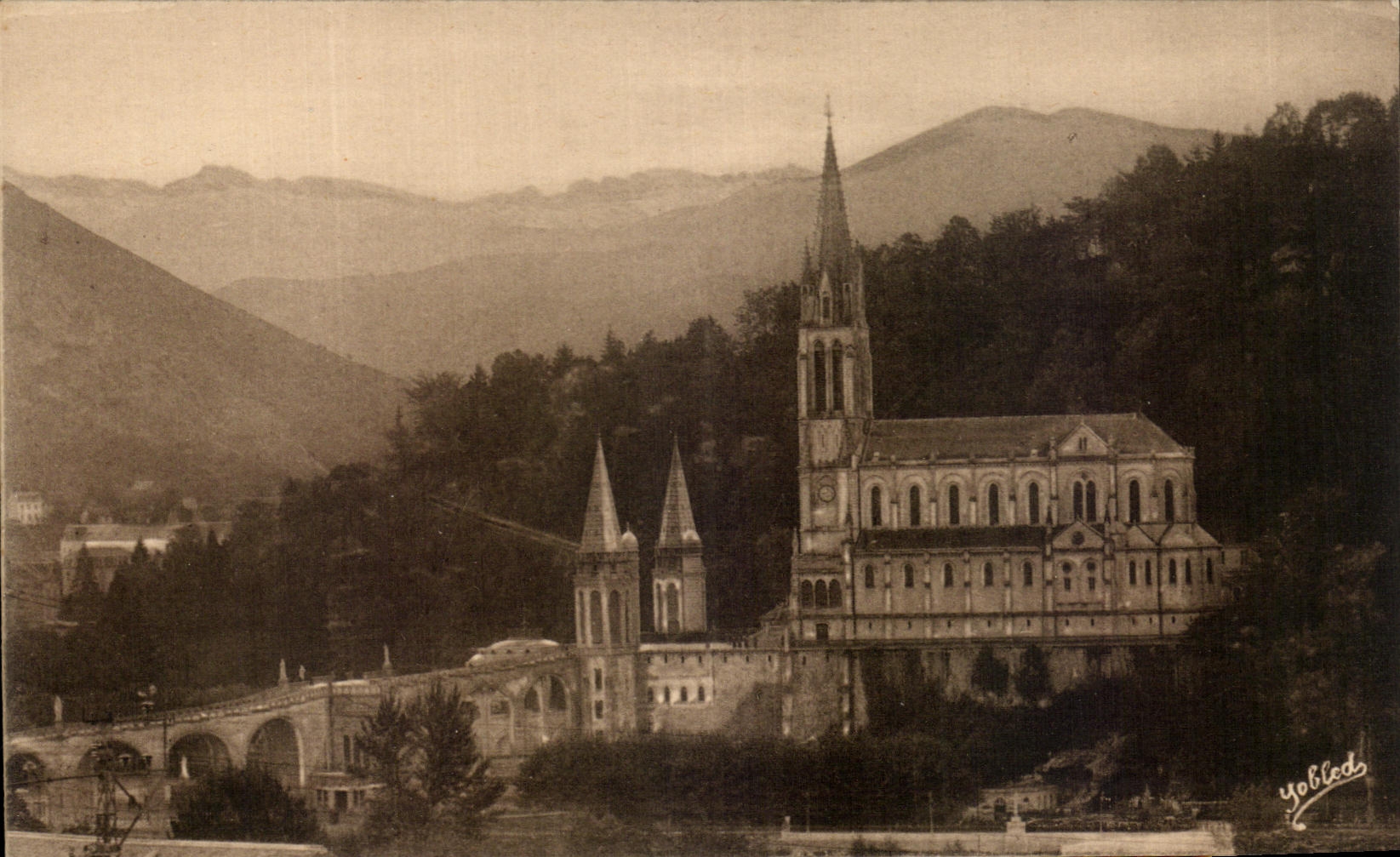 CPA Lourdes La Basillque et la Vallee d'Argeles