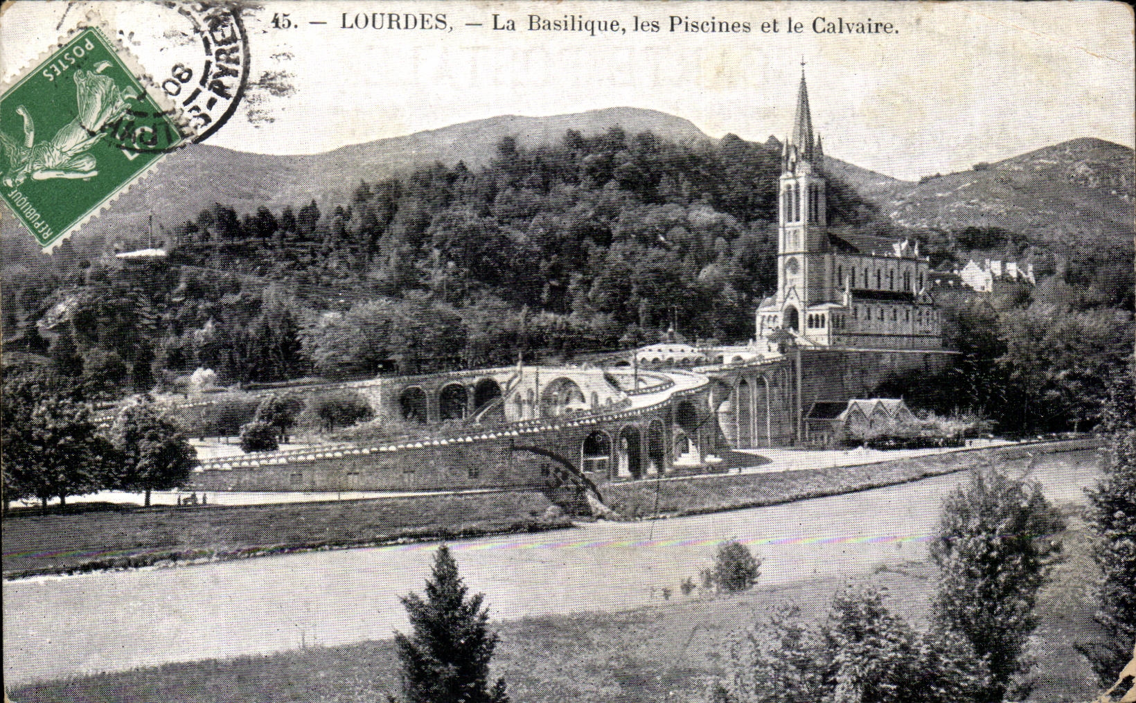 CPA Lourdes La Basilique Les Piscines et le Calvaire