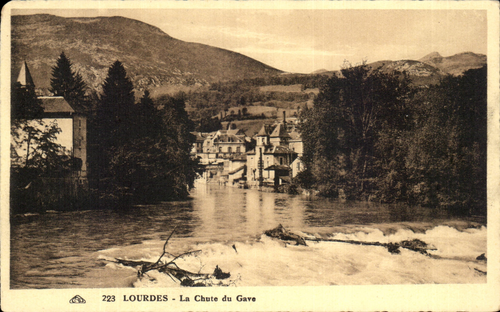 CPA Lourdes La Chute du Gave