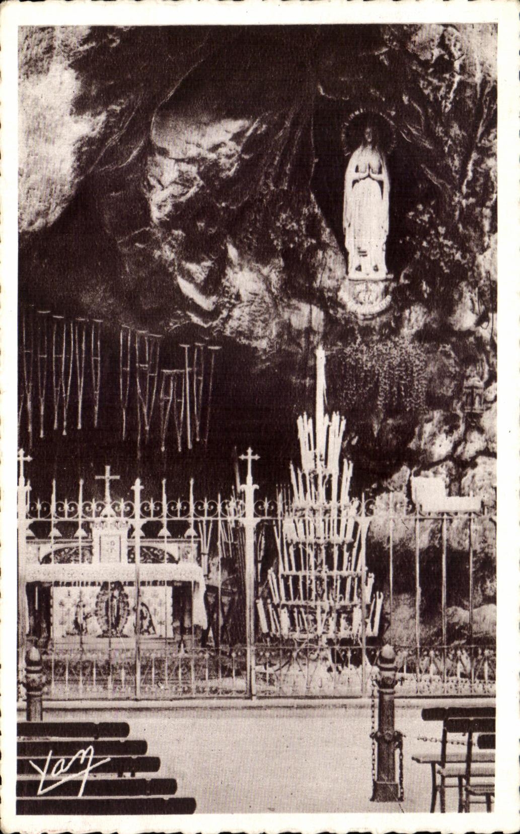 CPA Lourdes la grotte miraculeuse