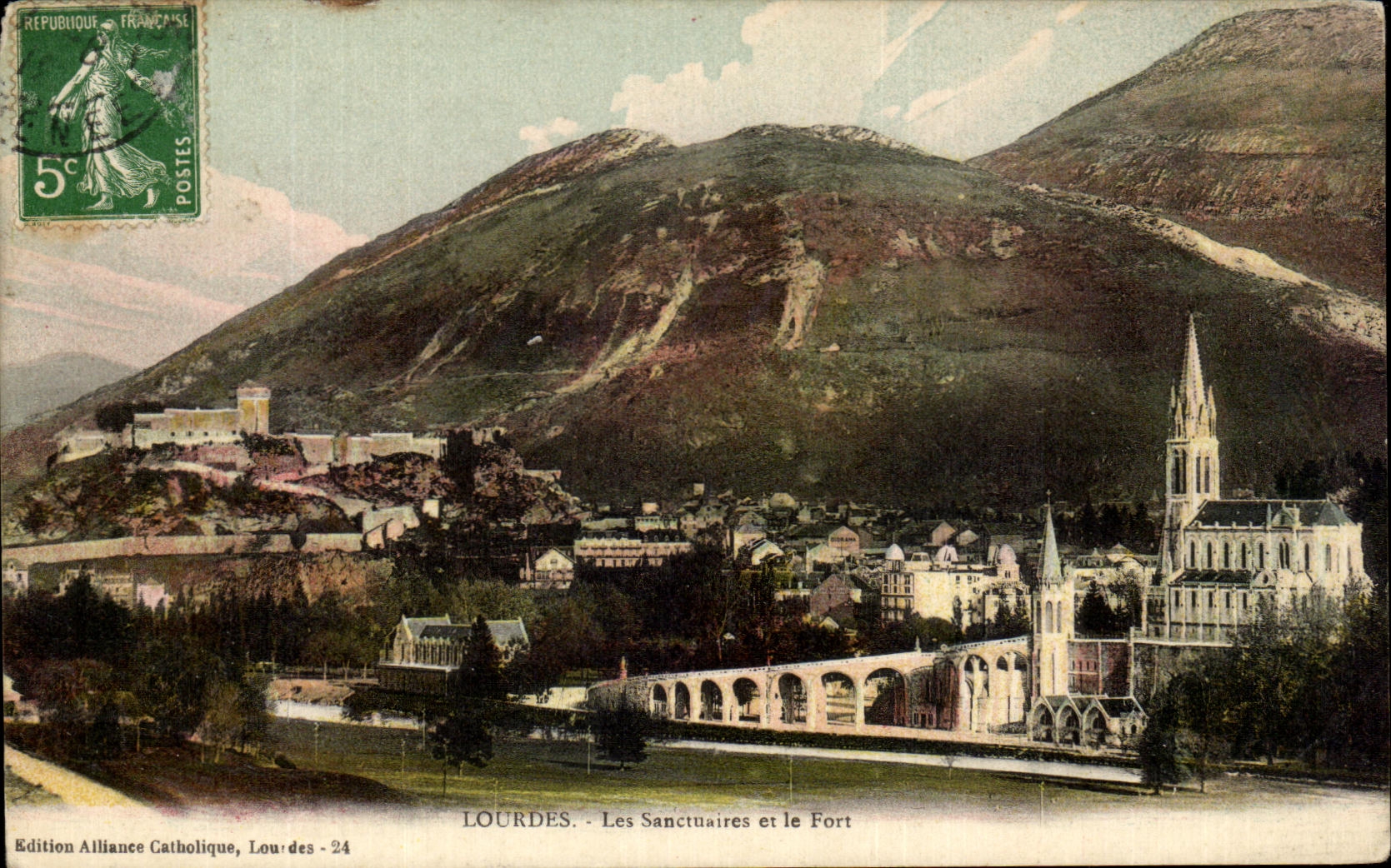 CPA Lourdes Les Sanctuaires et le Fort 