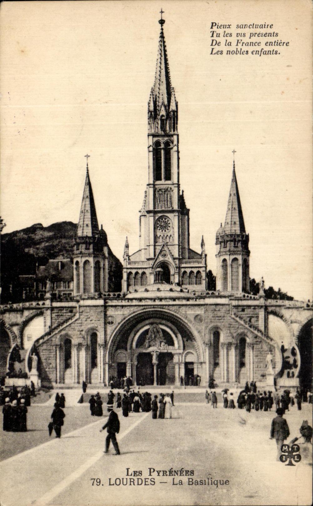 CPA Les Pyrenees Lourdes La Basilique