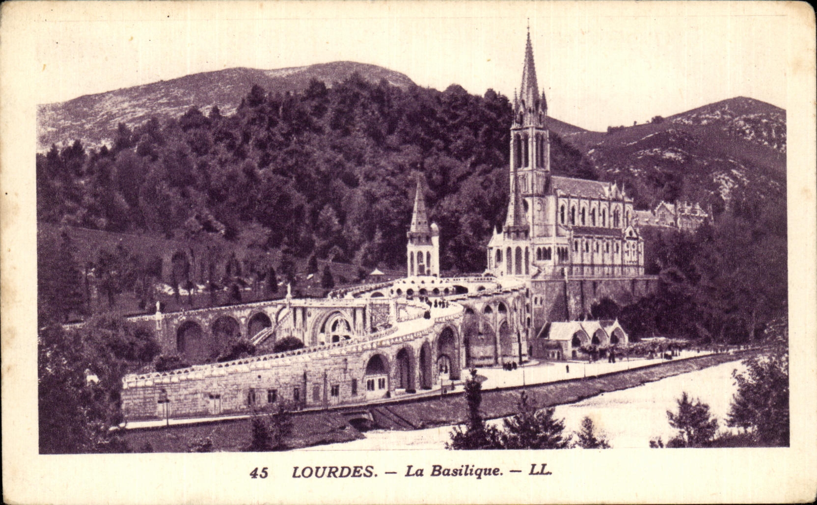 CPA Lourdes La Basilique