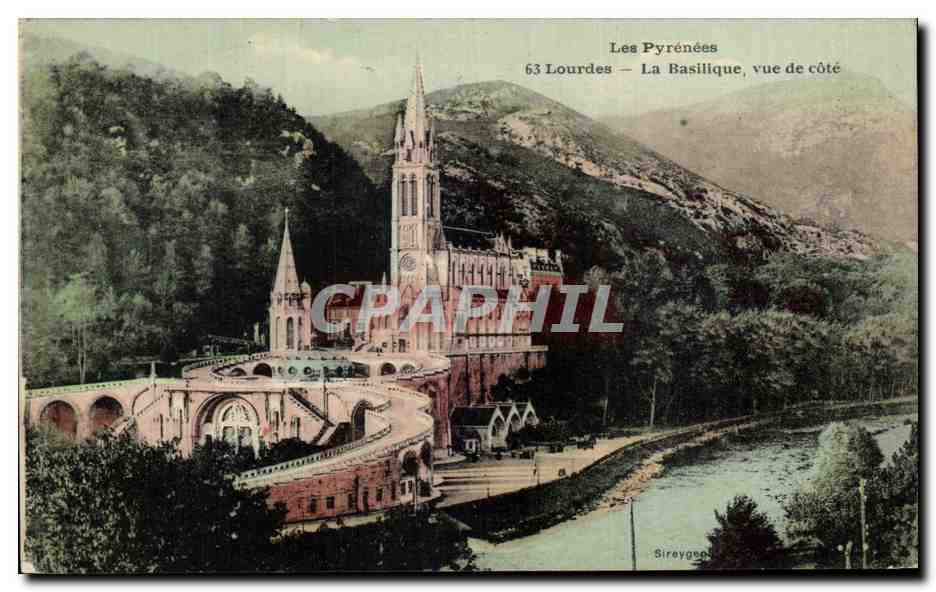 Lourdes — La Basilique, vue de côté — Sireyge