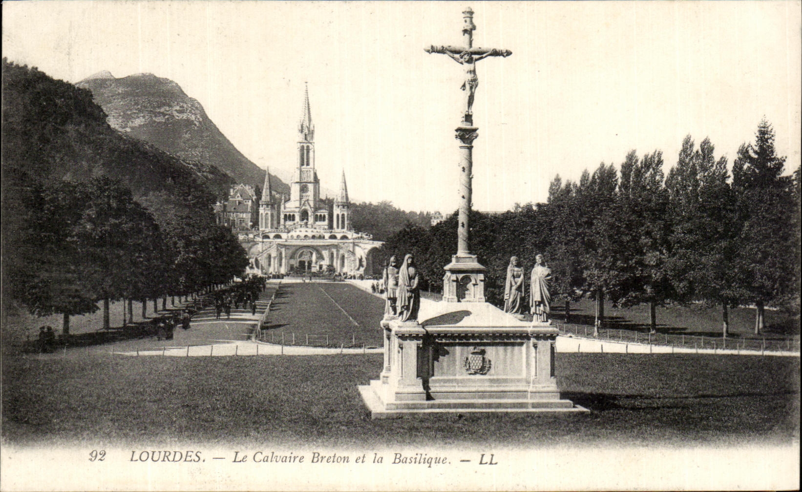 Lourdes — Le Calvaire Breton et la Basilique — LL