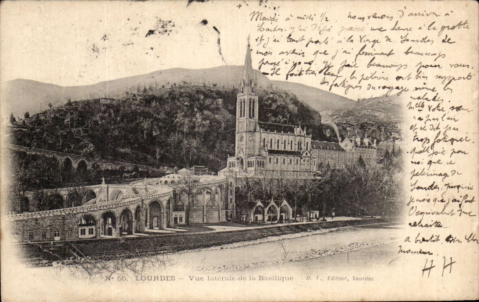 CPA Lourdes Vue laterale de la Basilique
