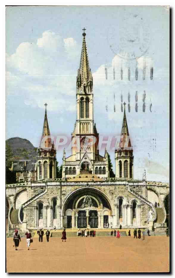 CPA Lourdes Facade de la Basilique avec Couronne et Croix